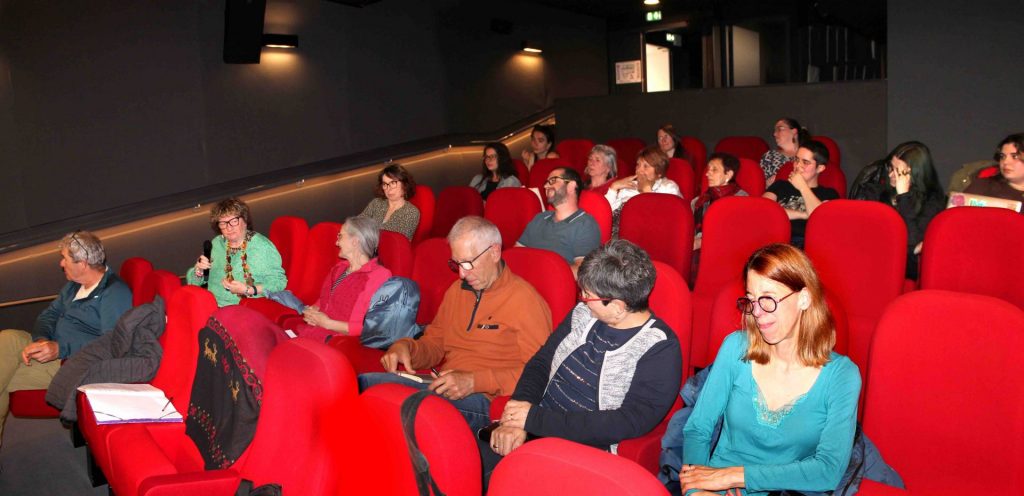 Un public de face dans la salle de cinéma de Courpière